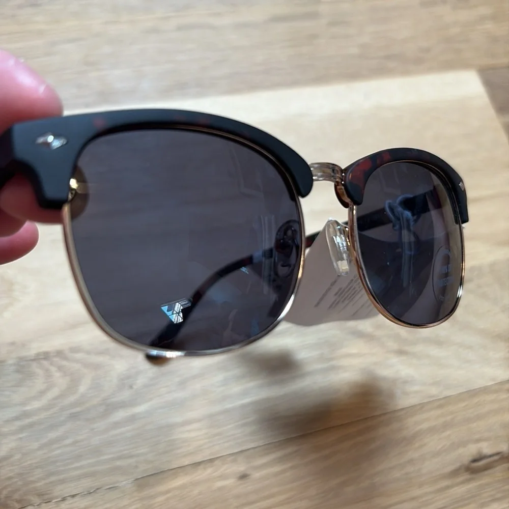 NWT Aeropostale Stylish Black Sunglasses